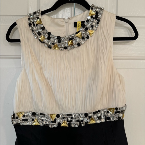 Carmen Marc Valvo Gown - Picture 2 of 2